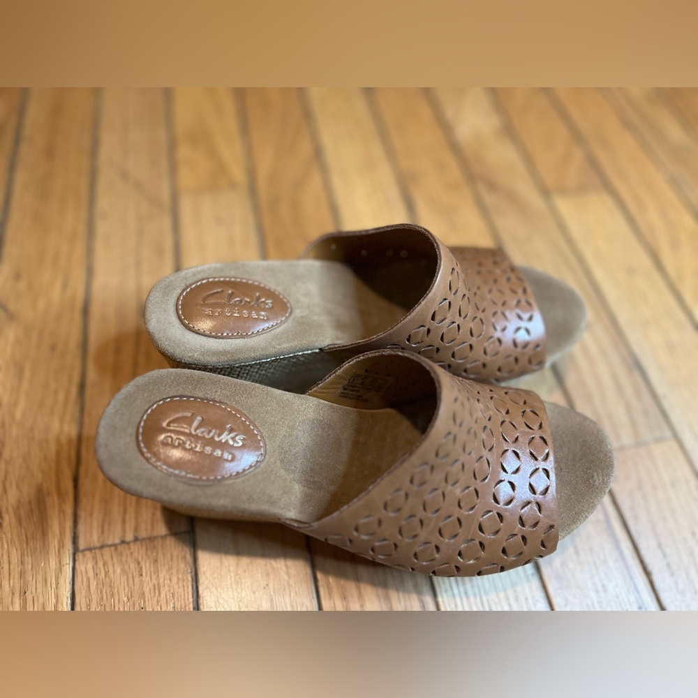 Clarks Caslynn Dylan leather wedge sandal Brown Women’s 7 Office Casual - Picture 2 of 7